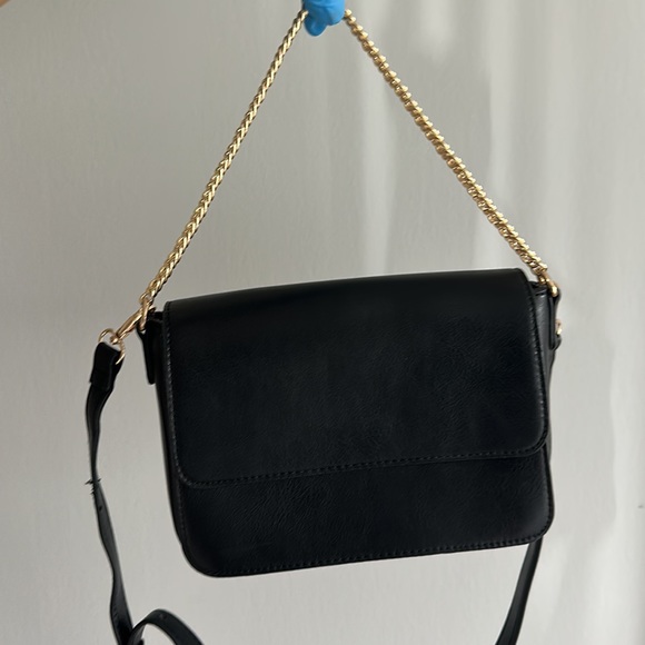 Black structured bag with gold chain handle - Picture 4 of 7